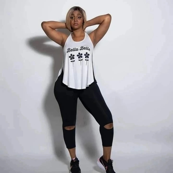 💥 CLOSET CLOSING SALE💥FREE LEGGINGS 💥 Ladies Racerback Tank Tee-NWOT - Picture 4 of 5